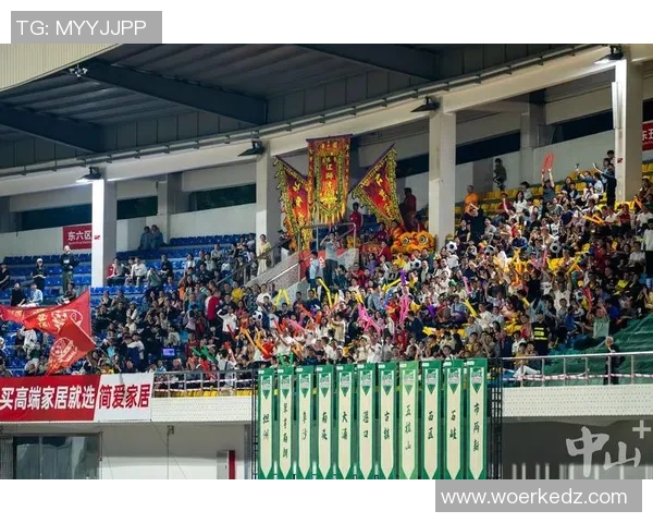 四二五体育会与火炬队的激烈对决引发球迷热情高涨