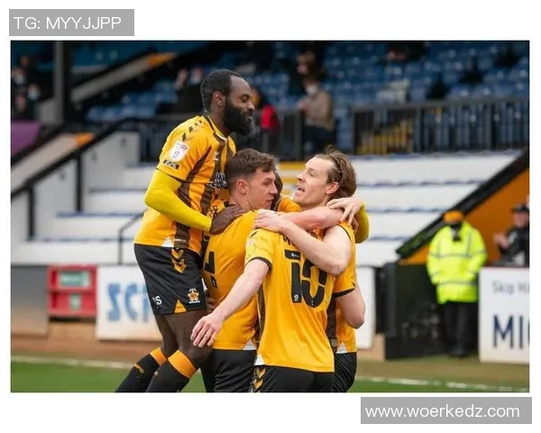 英甲激战牛津联对决克鲁双方全力争胜展现足球魅力