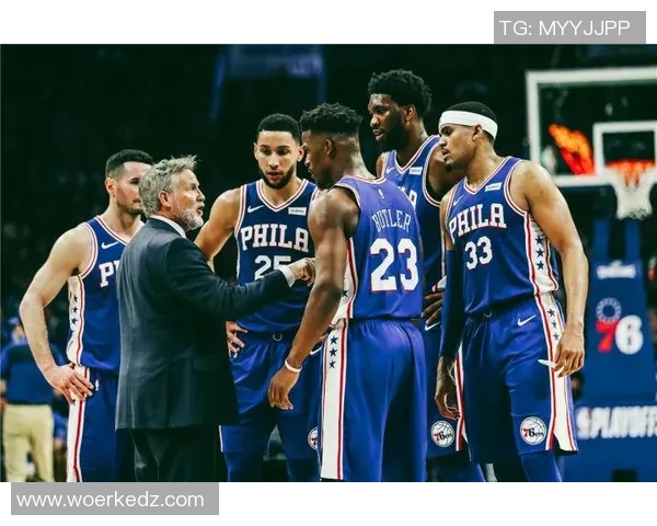 尼克斯与猛龙激战正酣NBA赛场精彩瞬间回顾与分析