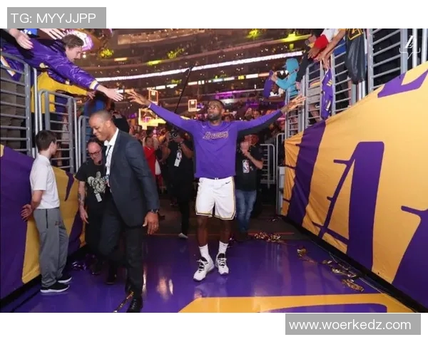 老鹰与湖人激战回顾球场上的精彩瞬间与战术分析