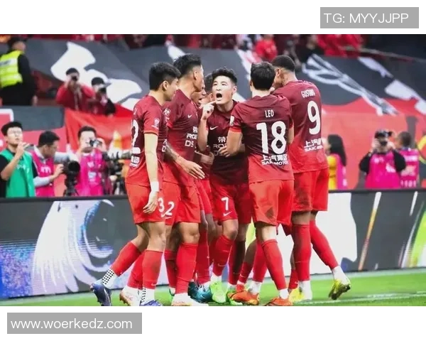 大连方一迎战山东鲁能争夺中超联赛关键三分之战 大连方一迎战山东鲁能争夺中超联赛关键三分之战