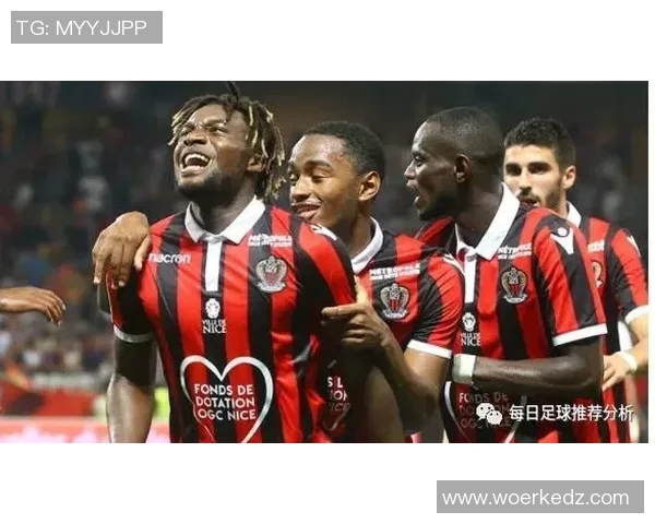 斯特拉斯与马赛的激烈对决揭示法甲联赛的竞争魅力与球队实力较量 斯特拉斯与马赛的激烈对决揭示法甲联赛的竞争魅力与球队实力较量